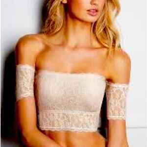 BY VINTAGE VICTORIA SECRETCream Lace Crop Top VINTAGE!🎁❤️